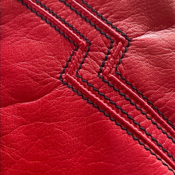 NWT… Elegant Red Leather Gloves - Picture 3 of 6